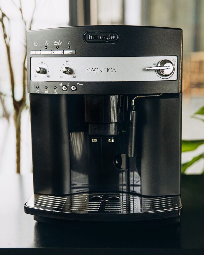 Кофемашина БУ Delonghi ESAM 3000
